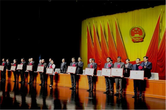 汇丰置业荣获“抗击新冠肺炎疫情优秀社会集体”荣誉称号！